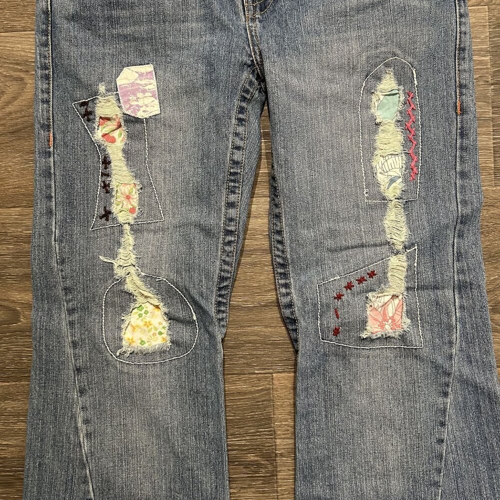 Be Good Size Large Patchwork Embroidered Denim Distressed Flare Jeans Y2K 00s - Picture 11 of 13